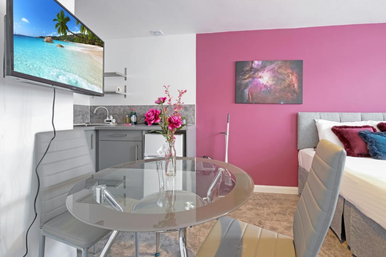 Fernbank Studios Sudbury Hill Harrow Self-Contained Studios With En-Suite Wembley Extérieur photo