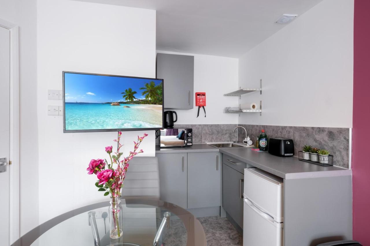 Fernbank Studios Sudbury Hill Harrow Self-Contained Studios With En-Suite Wembley Extérieur photo