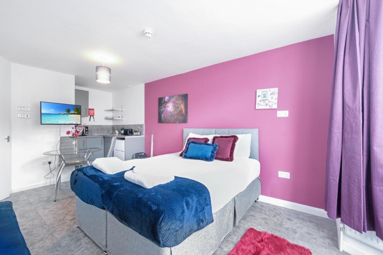 Fernbank Studios Sudbury Hill Harrow Self-Contained Studios With En-Suite Wembley Extérieur photo
