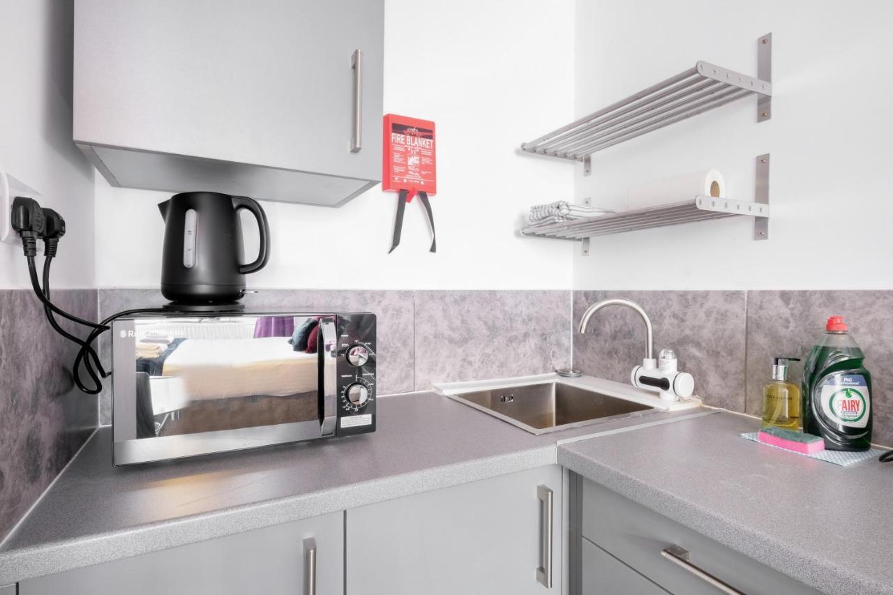 Fernbank Studios Sudbury Hill Harrow Self-Contained Studios With En-Suite Wembley Extérieur photo