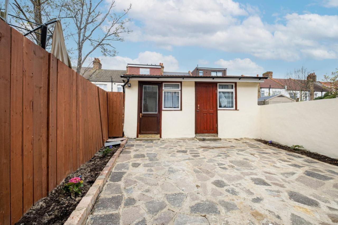 Fernbank Studios Sudbury Hill Harrow Self-Contained Studios With En-Suite Wembley Extérieur photo