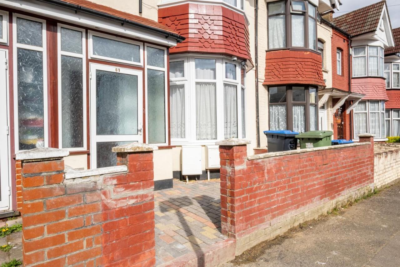 Fernbank Studios Sudbury Hill Harrow Self-Contained Studios With En-Suite Wembley Extérieur photo