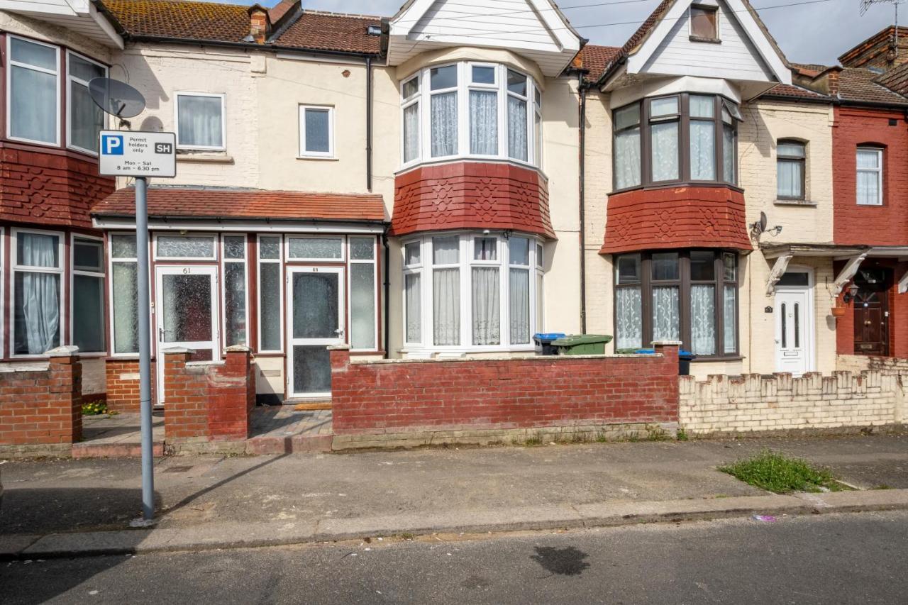Fernbank Studios Sudbury Hill Harrow Self-Contained Studios With En-Suite Wembley Extérieur photo