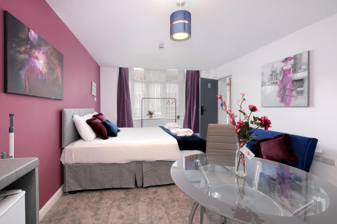 Fernbank Studios Sudbury Hill Harrow Self-Contained Studios With En-Suite Wembley Extérieur photo