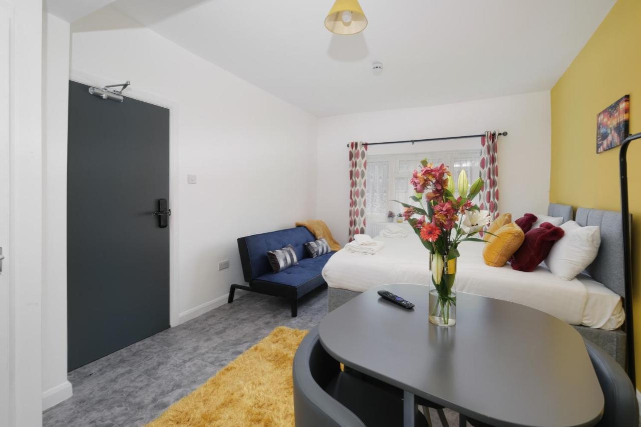 Fernbank Studios Sudbury Hill Harrow Self-Contained Studios With En-Suite Wembley Extérieur photo