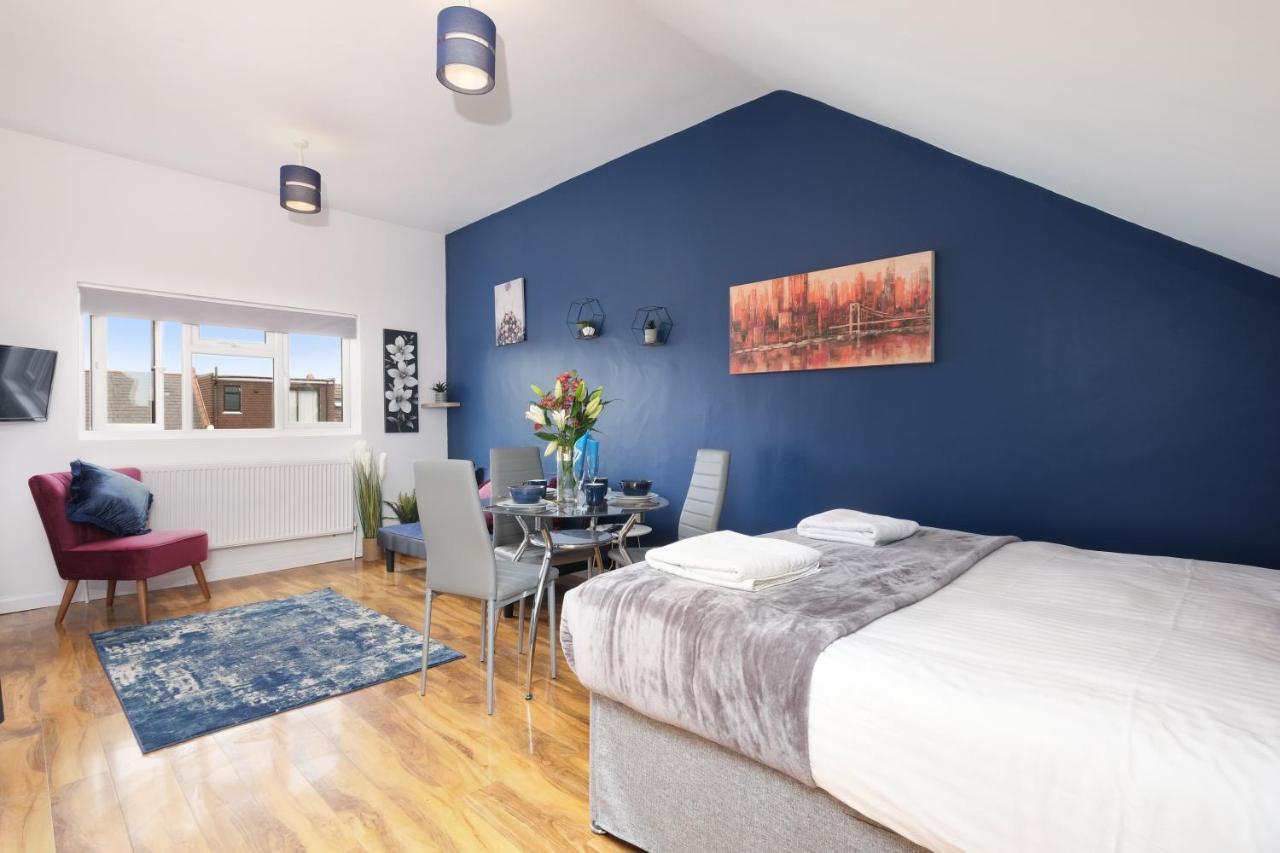 Fernbank Studios Sudbury Hill Harrow Self-Contained Studios With En-Suite Wembley Extérieur photo