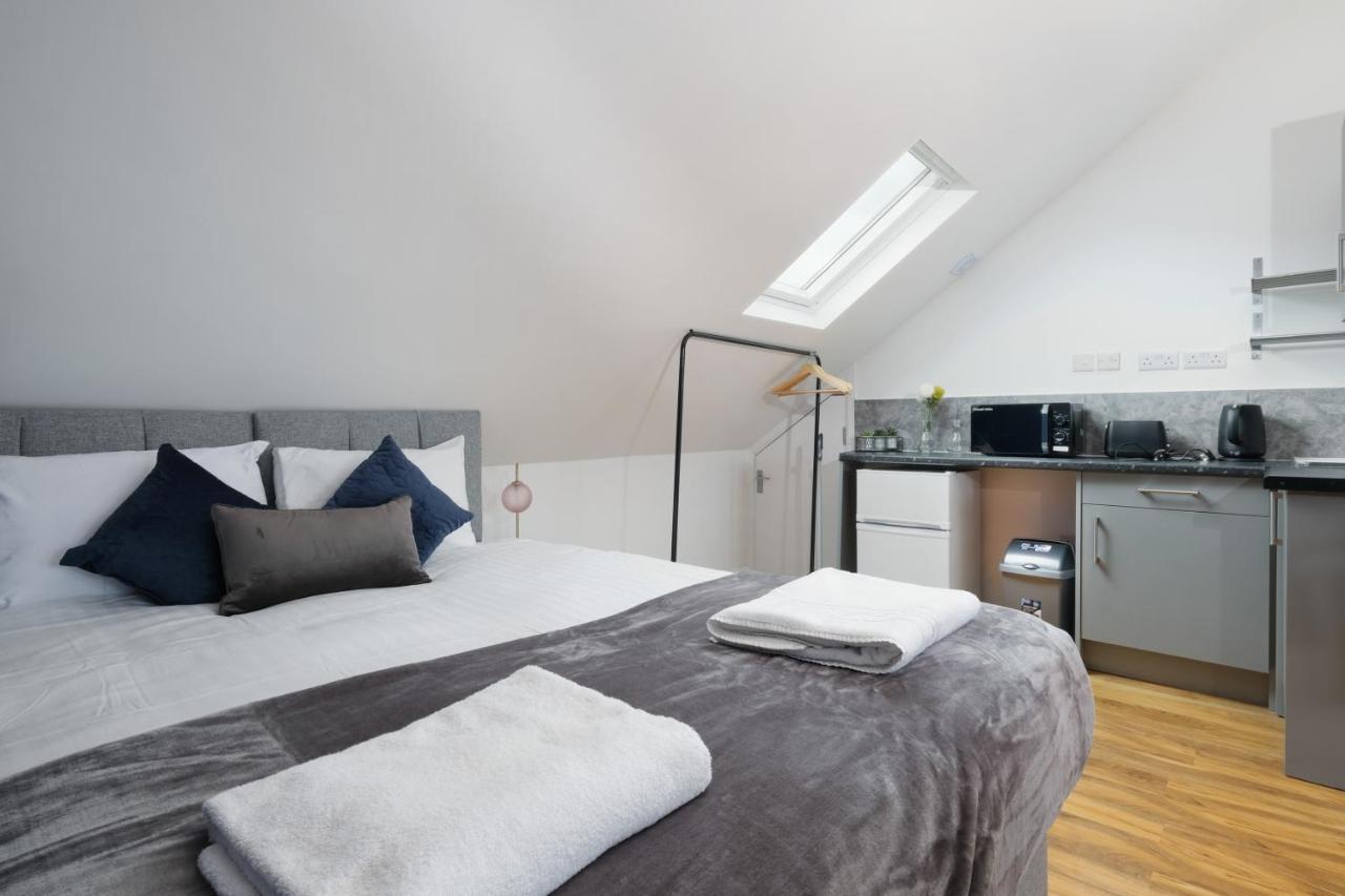 Fernbank Studios Sudbury Hill Harrow Self-Contained Studios With En-Suite Wembley Extérieur photo