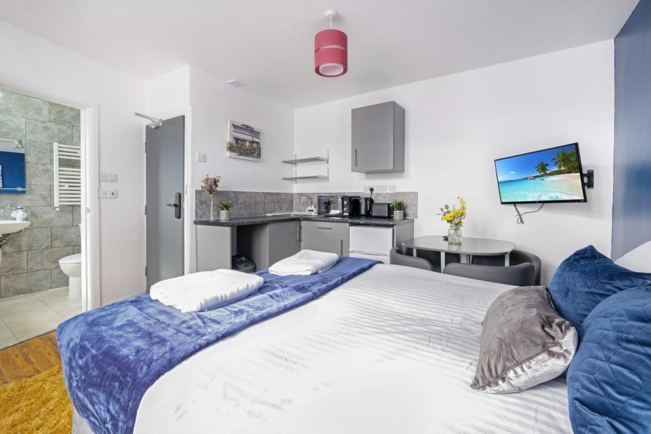 Fernbank Studios Sudbury Hill Harrow Self-Contained Studios With En-Suite Wembley Extérieur photo