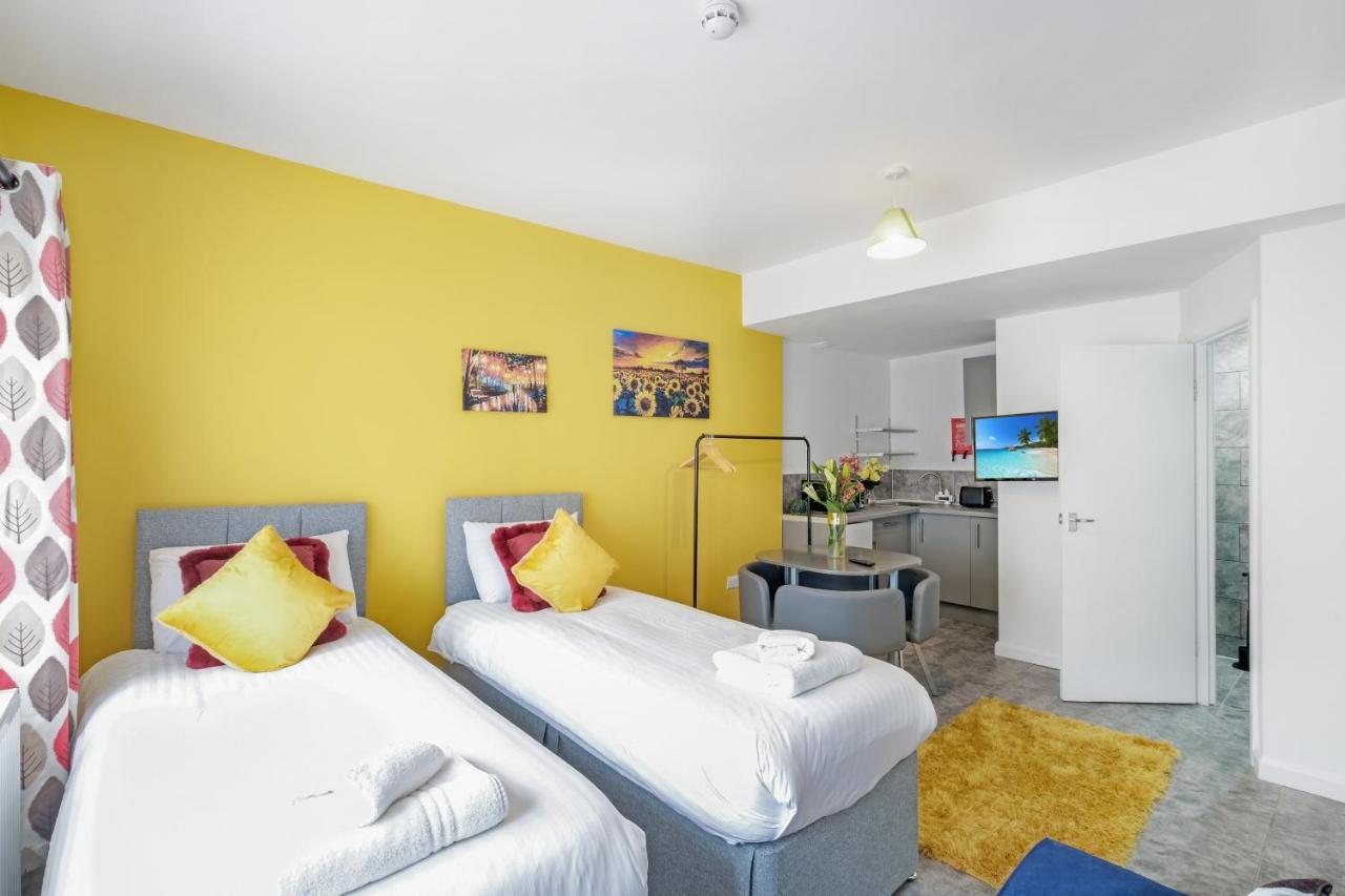 Fernbank Studios Sudbury Hill Harrow Self-Contained Studios With En-Suite Wembley Extérieur photo