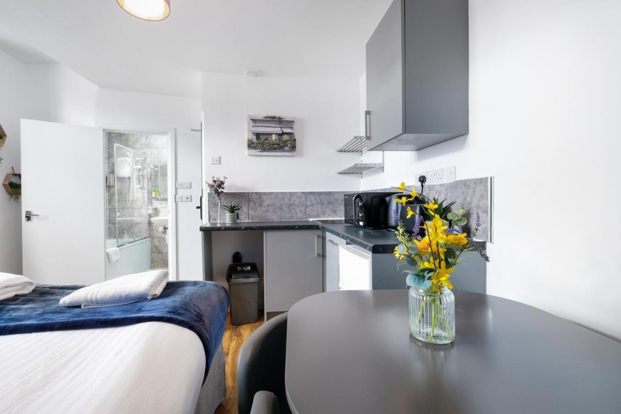 Fernbank Studios Sudbury Hill Harrow Self-Contained Studios With En-Suite Wembley Extérieur photo