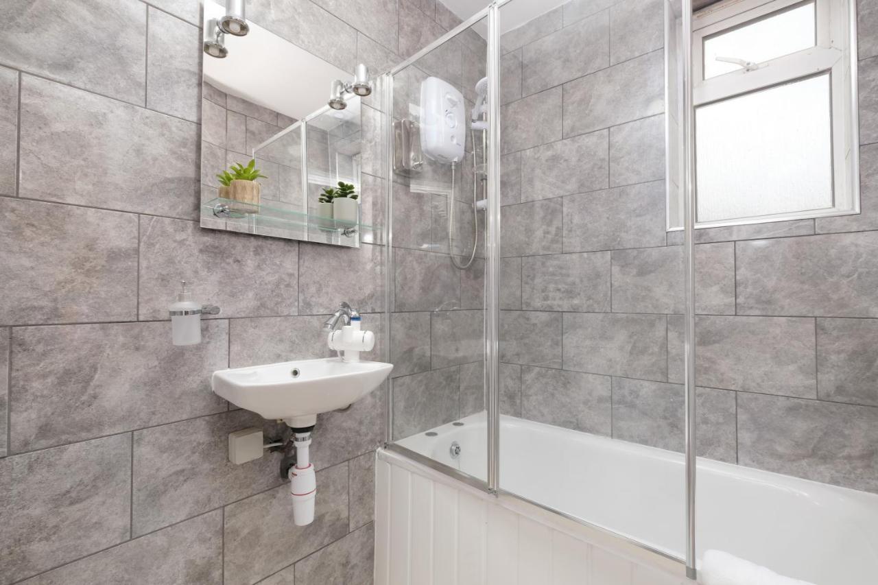 Fernbank Studios Sudbury Hill Harrow Self-Contained Studios With En-Suite Wembley Extérieur photo