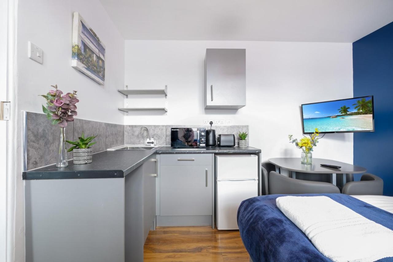 Fernbank Studios Sudbury Hill Harrow Self-Contained Studios With En-Suite Wembley Extérieur photo