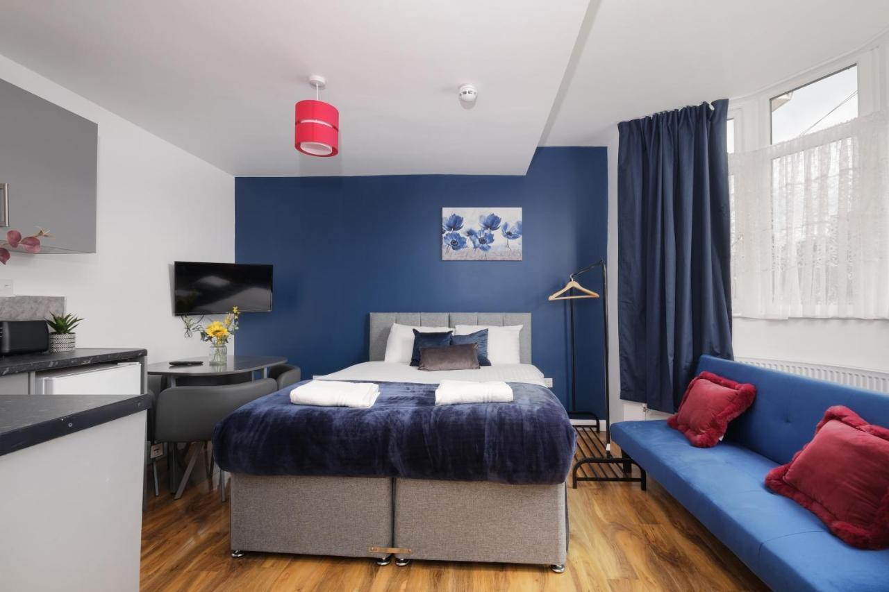Fernbank Studios Sudbury Hill Harrow Self-Contained Studios With En-Suite Wembley Extérieur photo
